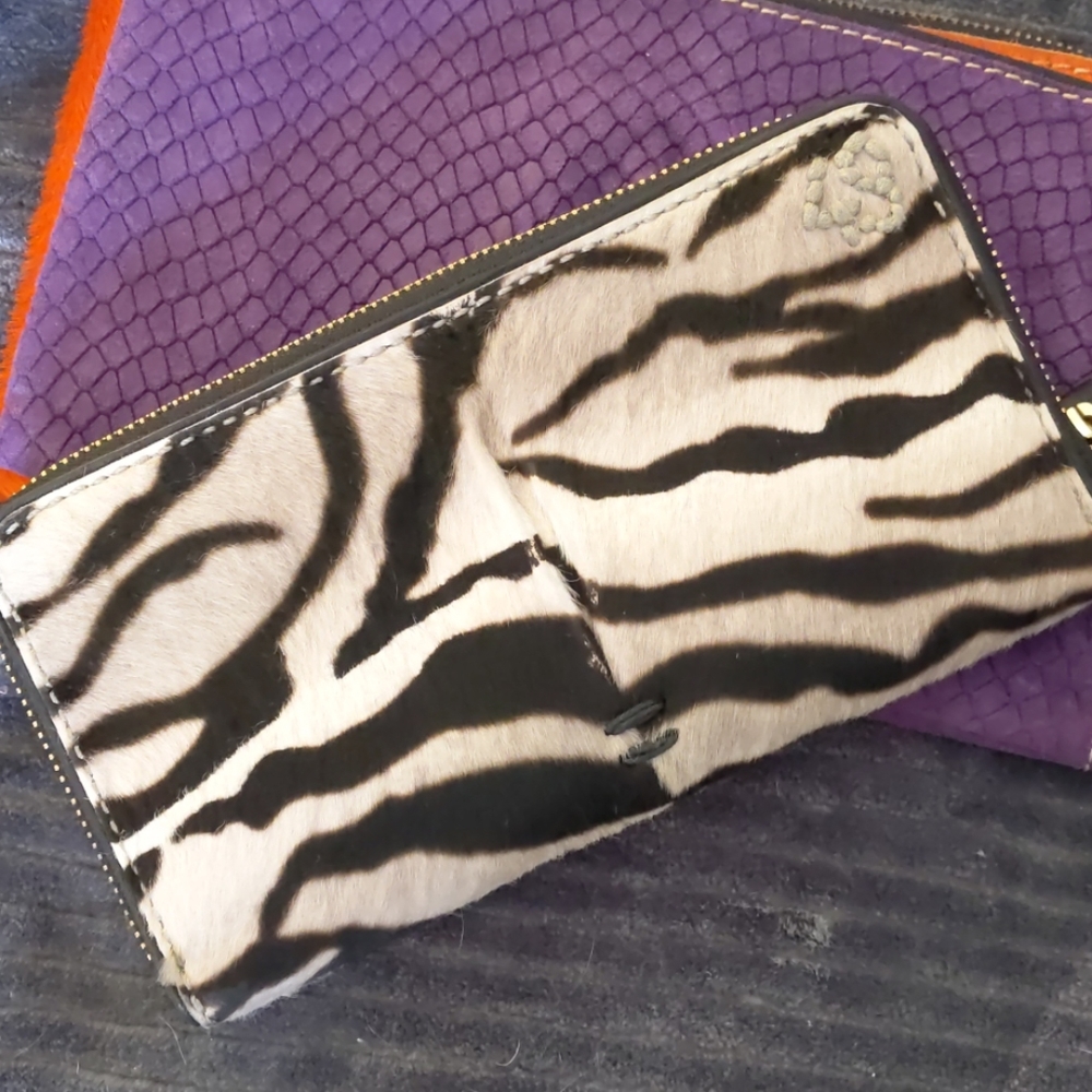 Haircalf 49 square miles clingy wallet/ clutch